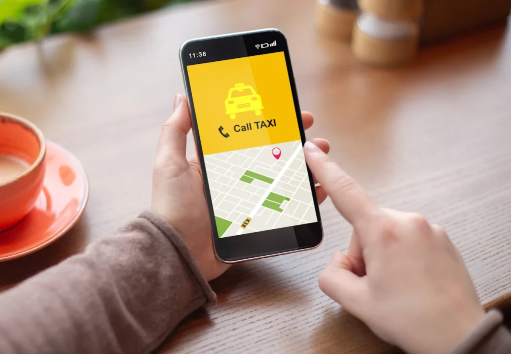 Une personne sur une application de taxi